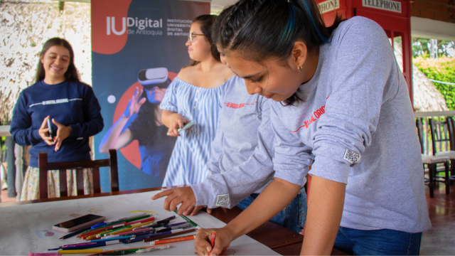 La IU Digital de Antioquia, modelo educativo digital próximo que pretende llevar educación sin costo a todos los rincones del país.